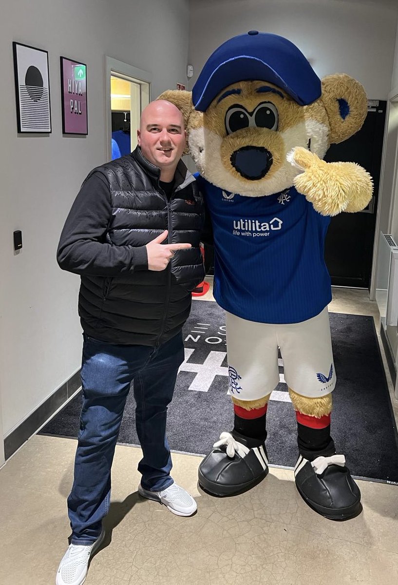 Bobby meets Broxi 🤣🤣👍