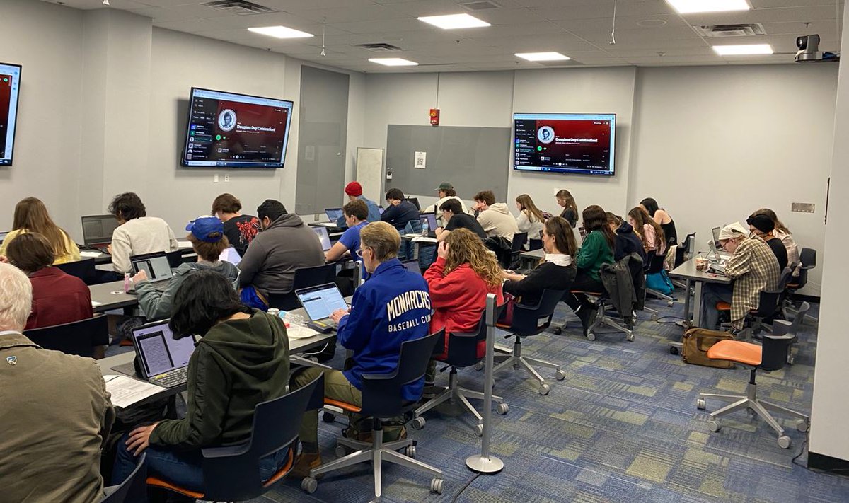 A full house of transcribers! We'll be at it until 2:00 pm! Feel free to stop by the Clark Instructional Classroom (CIC) in Watson Library to join in the celebration! 💕📜#DouglassDay