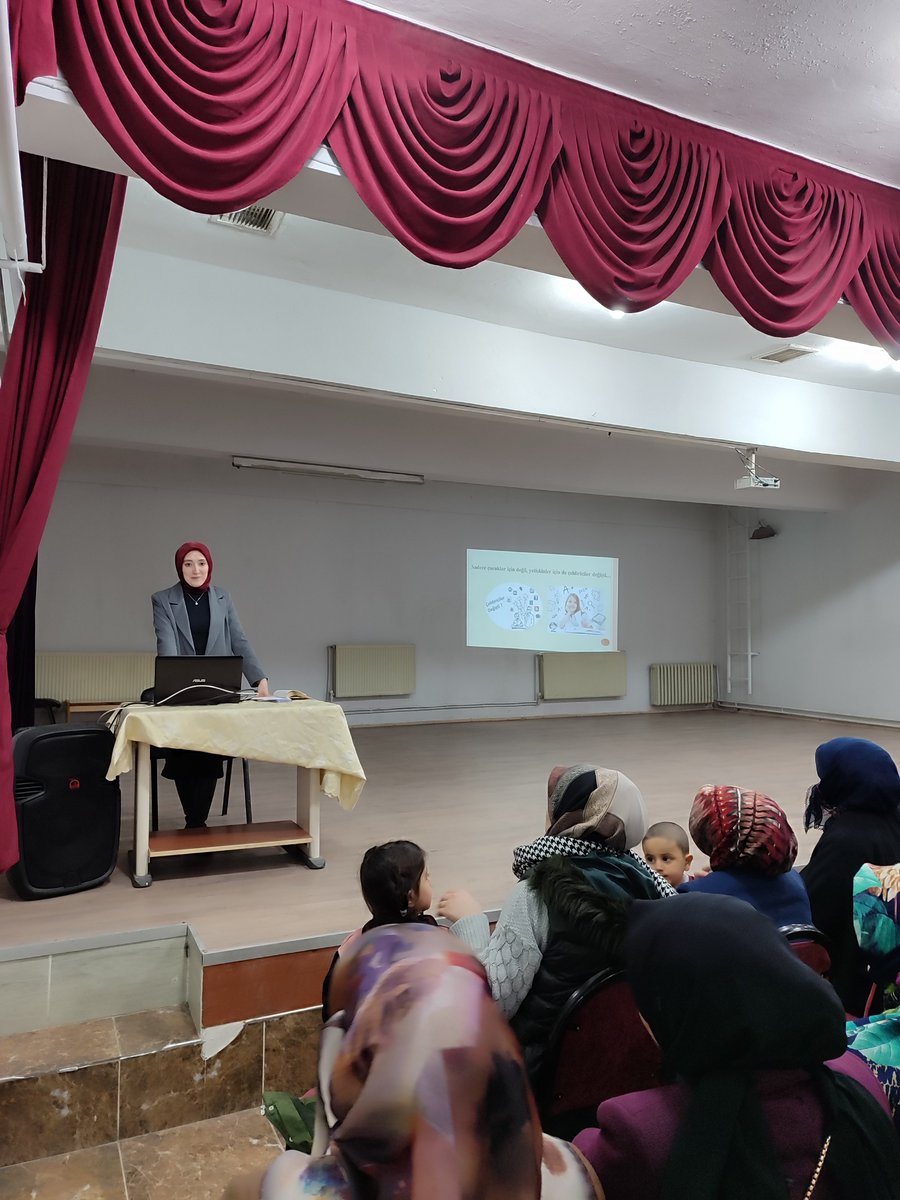 fatihilkorta's tweet photo. Okul psikolojik danışmanım��z Esmanur DAYAPOĞLU çağımızın en büyük problemlerinden olan "Teknoloji Bağımlılığı"ile ilgili velilerimize bilgilendirme semineri düzenledi. @Erzurum_Mem @horasanmem25 @s__karakurt https://t.co/bLMqWBCjeT