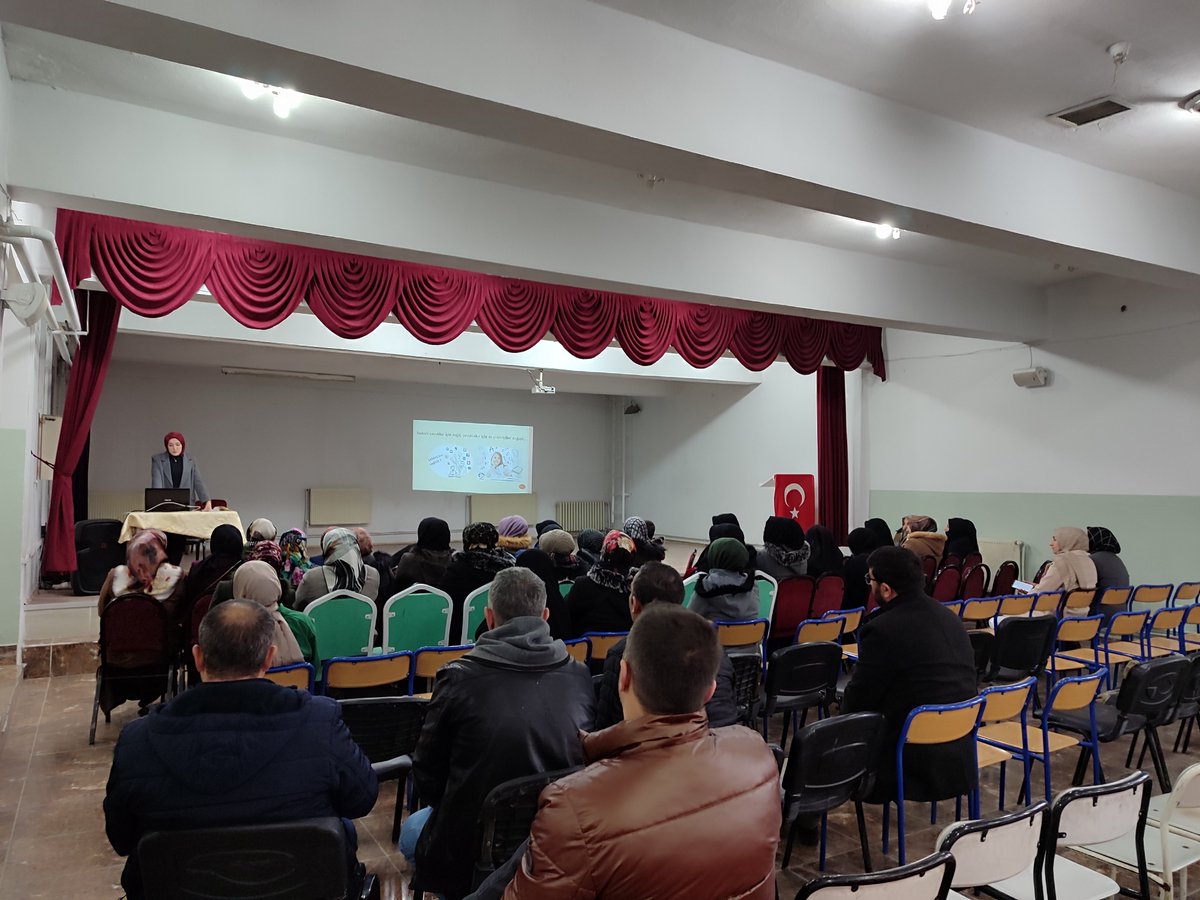 fatihilkorta's tweet photo. Okul psikolojik danışmanım��z Esmanur DAYAPOĞLU çağımızın en büyük problemlerinden olan "Teknoloji Bağımlılığı"ile ilgili velilerimize bilgilendirme semineri düzenledi. @Erzurum_Mem @horasanmem25 @s__karakurt https://t.co/bLMqWBCjeT