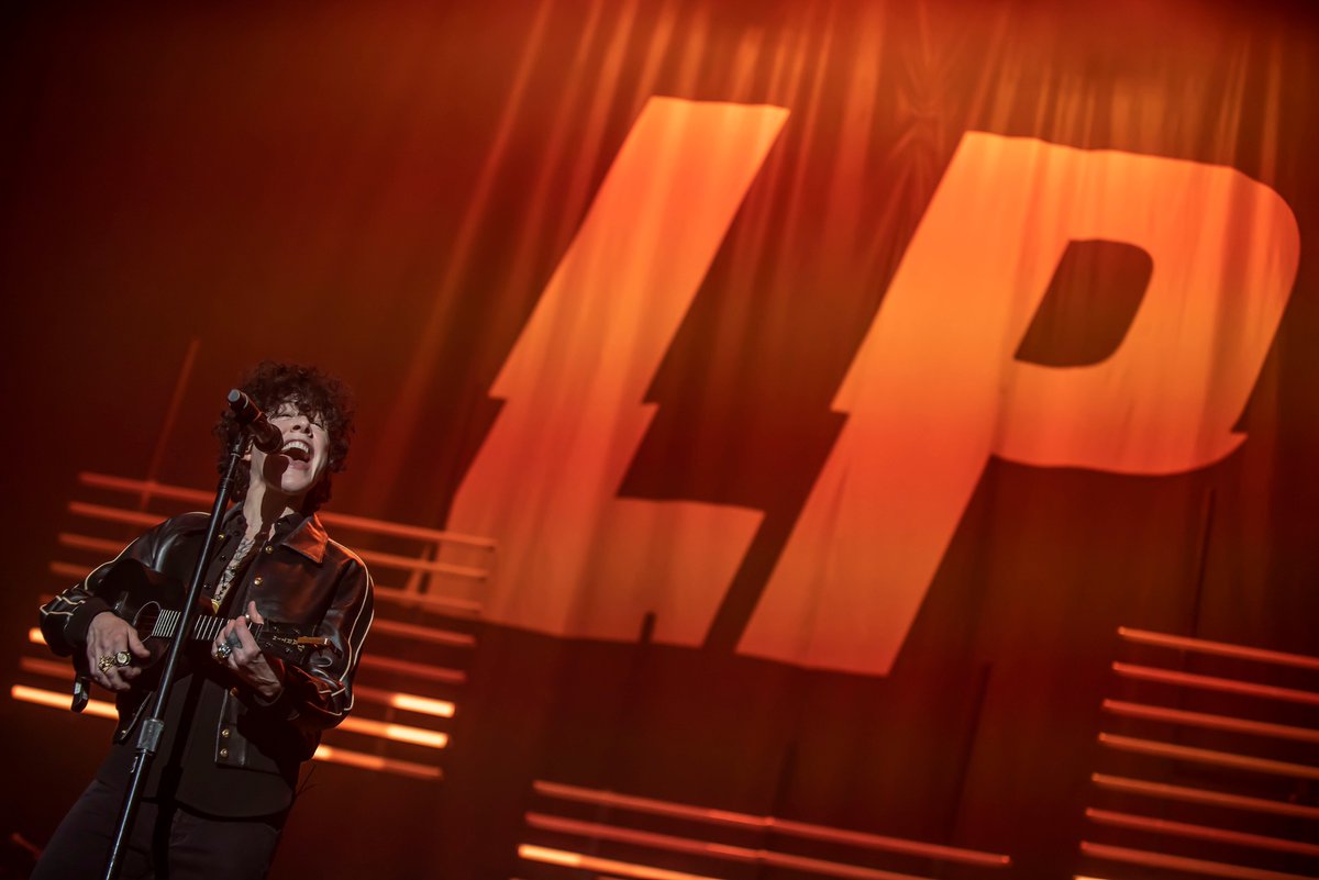 RevistaExt's tweet photo. .@iamlp en el Palacio de los Deportes, uno de los mejores conciertos del año https://t.co/Pk5eEiUZgr https://t.co/ZApLvf1R12