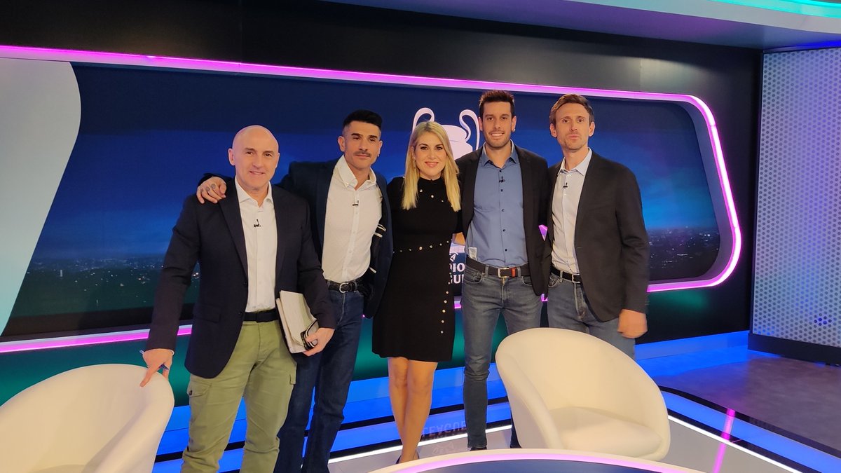 ¡A conquistar París! Sigue la previa del PSG - @RealSociedad en #LaCasaDelFútbol. Arrancamos YA en @vamos y Liga de Campeones por @MovistarPlus con @sguasch, @AlvaroBenitoV, @MundoMaldini, @_nachomonreal y @javitremp. #UCL