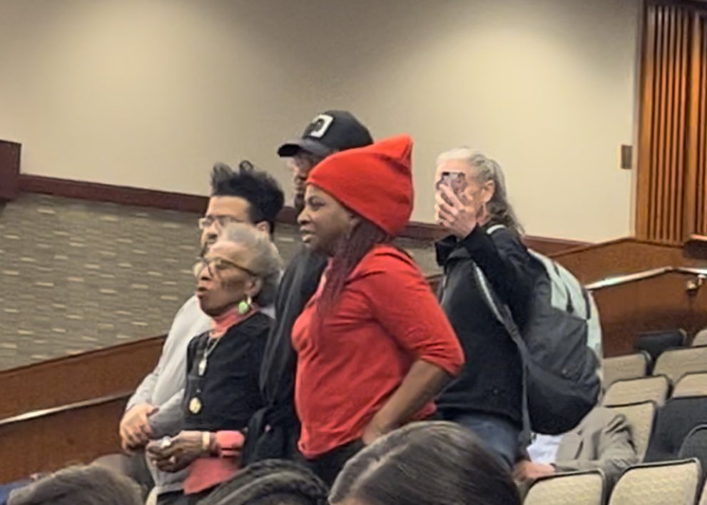 BREAKING: Homeless New Yorkers disrupt Gov Hochul’s representative’s testimony during housing budget hearing. @GovKathyHochul has consistently blocked HAVP, which would house over 20,000 NYers if passed.