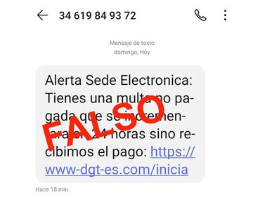 #DGT solo notifica sanciones por correo postal o a través de la Dirección Electrónica Vial #DEV. Si recibes un SMS como el de la imagen, no piques. Es #smashing, un fraude a través de mensaje de texto que lleva a una web falsa para captar tus datos bancarios.
