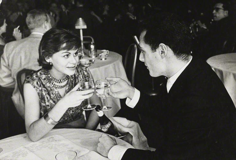 Roses are red, Violets are blue, Cheers to Valentine’s Day, And cheers to you! 📸 Esther Bubley, Wendy Krieger and Ron Liebman, Couple in New York, NY, Twentieth-Century, Gelatin silver print, 8 1/2 in x 12 5/8 in, Gift of Kenneth Polin, 2014