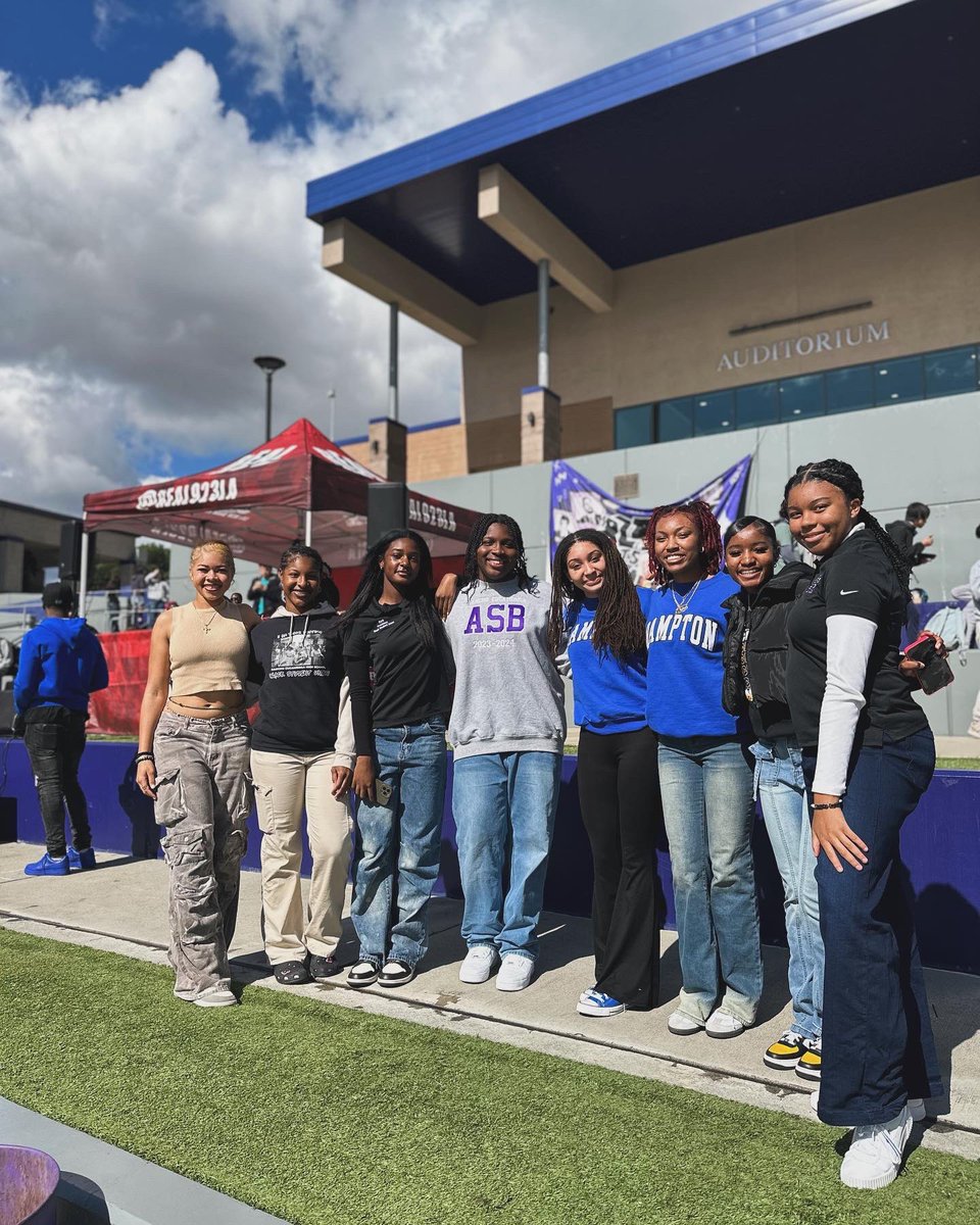 BsuRchs's tweet photo. BHM Spirit Week was a huge success. Thank you to all who came out to support RCHS BSU. A special shoutout to our ASB and ArtBox Club for getting all of our art and designs together for the week. Also, thank you @tyehollywood for always being a part of our events and supporting us https://t.co/D7viAXBqY6