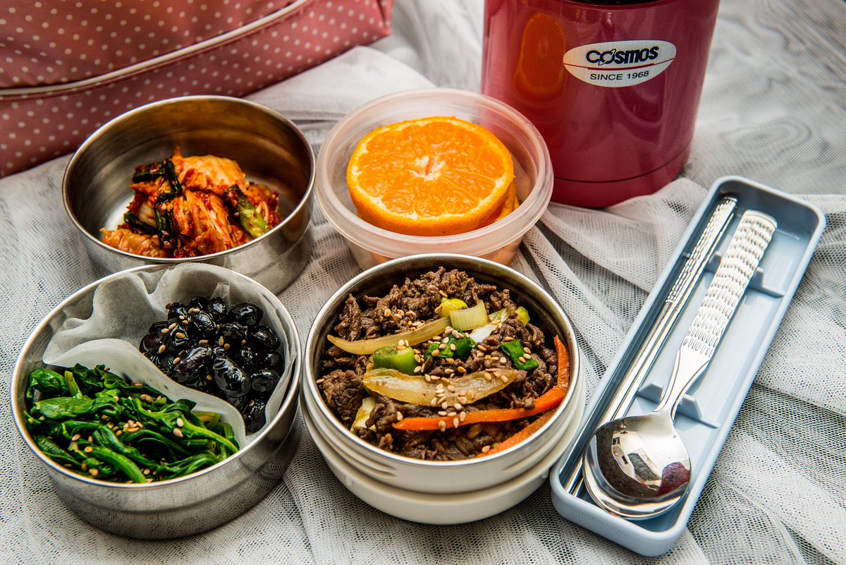 WaterAgencyCAN's tweet photo. Choose reusable containers for lunches and cut costs as well as single-use plastics! Have you pledged to #BePlasticWise? Discover ways to keep plastic out of the #GreatLakes: https://t.co/3UouQYjieD https://t.co/QMsK2Krwq2