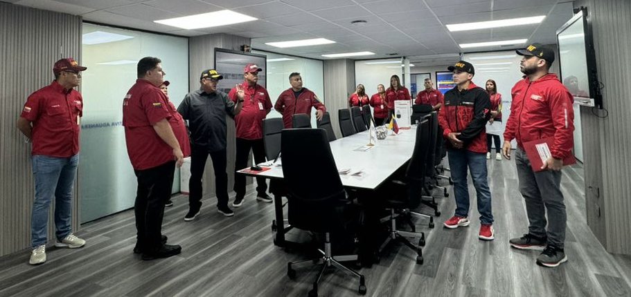 jdavidcabello's tweet photo. Esta evolución tecnológica está enmarcada en el plan de las 7Ts impulsado por nuestro Cmdte. en Jefe @NicolasMaduro, con lo que avanzamos y consolidamos la visión y empuje necesarios de las importaciones y exportaciones, para garantizar el bienestar social del pueblo venezolano. https://t.co/Iw535NzMEm