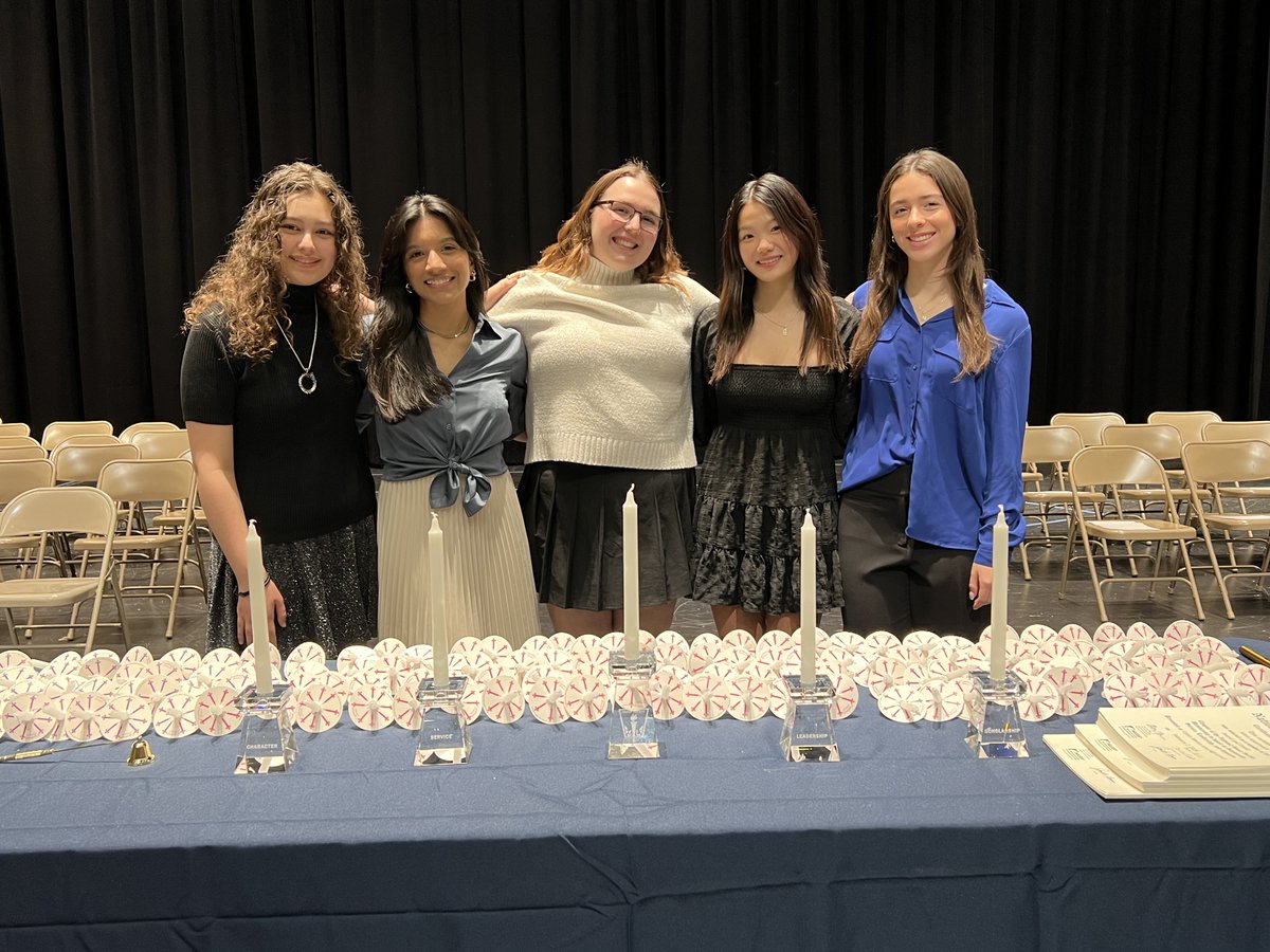 DSaturdayE200's tweet photo. We’d like to thank our officers for helping Induction run so smoothly and being a part of  the rehearsals, preparation and delivering awesome speeches.  @SDellElmo @UpperMerionSD #umasdistheplacetobe #community #csls https://t.co/oWwmVgs5B4
