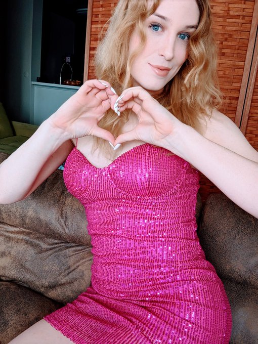Happy Valentine's Day! I'm doing a special stream from 6pm to 7pm on my onlyfans! hope to see you there