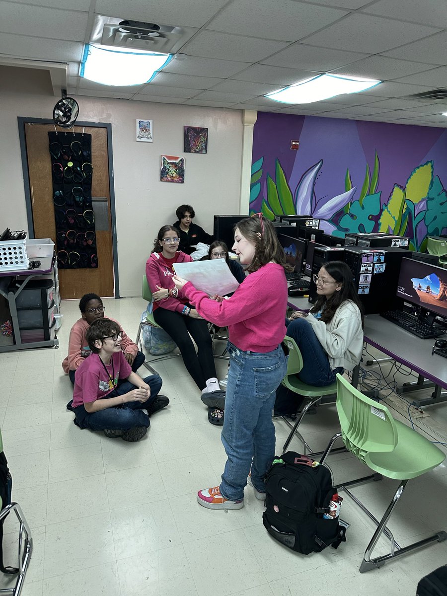 ms_kleyva's tweet photo. Students are presenting their storyboards in small groups. They are so cute. 🥰 Happy Valentine’s Day. @dataedwhite #theDATAway #AmazingDATA @edwhiteneisd @neisd https://t.co/KzktdiW5pL