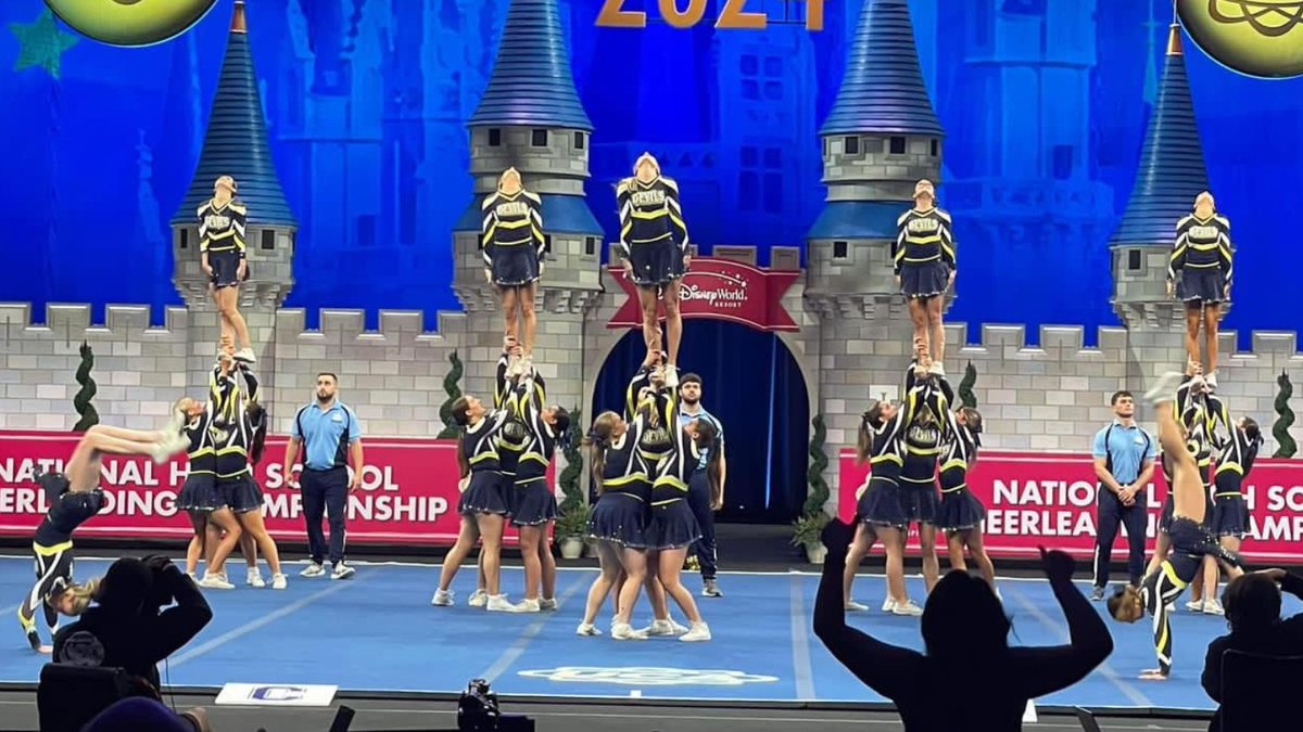VictorSchools's tweet image. Congratulations to Victor Varsity Cheer for their amazing performance at the National High School Cheerleading Championship this week. 🎉🙌 They made it to the finals and finished in a remarkable 4th place! So proud of you!!! 💙💛
#WeAreVictor