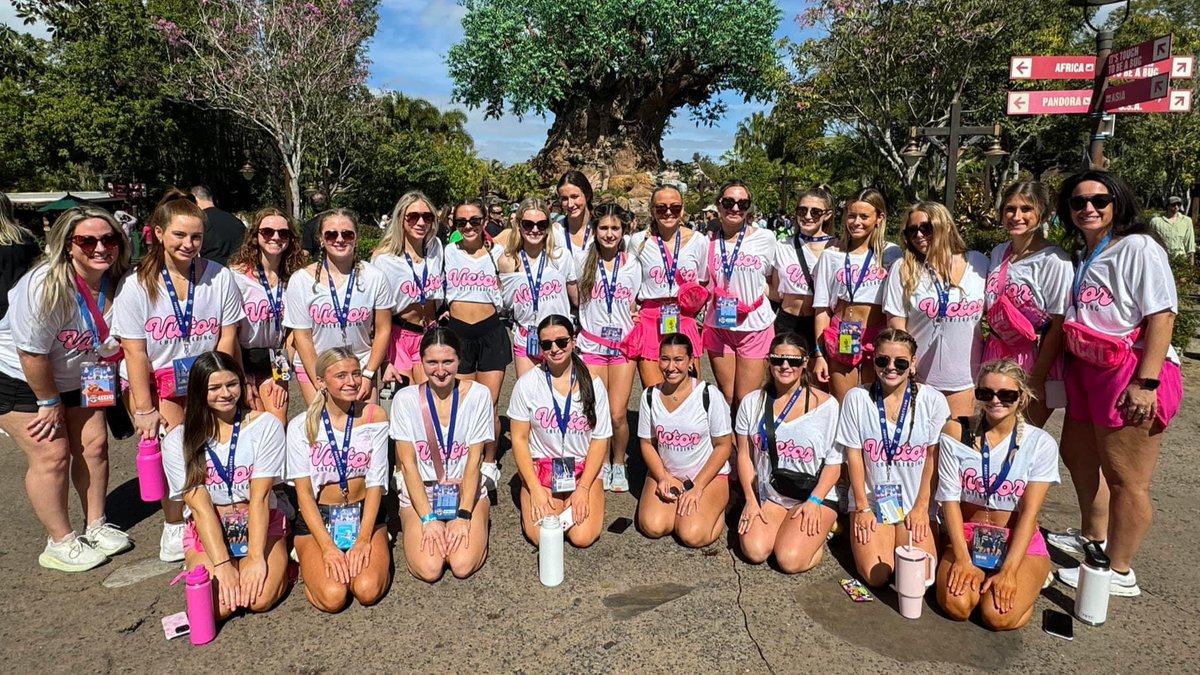 VictorSchools's tweet image. Congratulations to Victor Varsity Cheer for their amazing performance at the National High School Cheerleading Championship this week. 🎉🙌 They made it to the finals and finished in a remarkable 4th place! So proud of you!!! 💙💛
#WeAreVictor