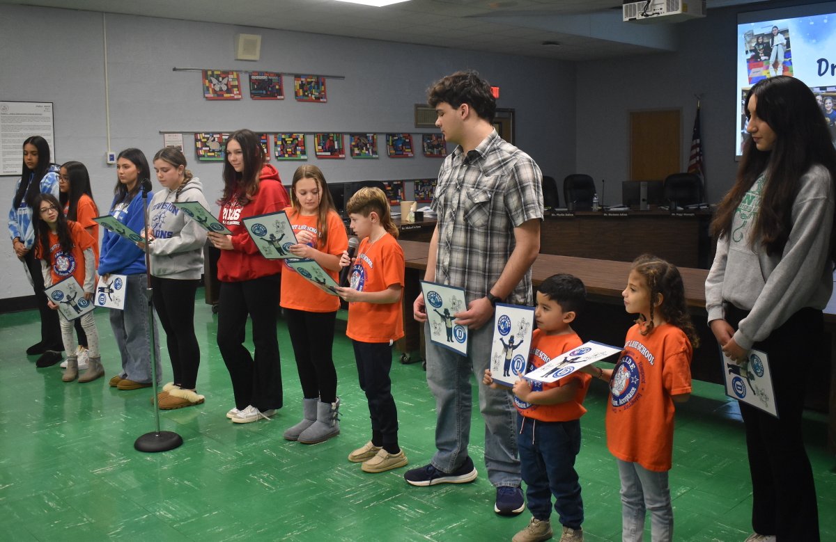 At this month's board meeting, we heard from @summitlane_es and @dahsdragons students about their exceptionally strong bond! DAHS students visit their neighbor building through the Junior Achievement, Big Dragon and Bilingual Buddies programs. #SuccessAtLPS
