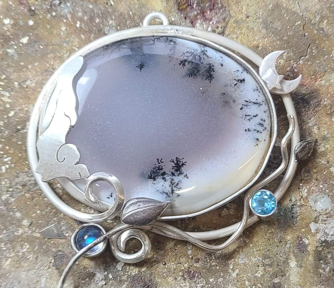 Work in progress. Still a bit of tweaking and everything to solder. I stared this last year, but I had to shelve it to get orders out. Merlinite (dendritic opal) with moonstone and topaz.

#womaninbizhour #MHHSBD #workinprogress