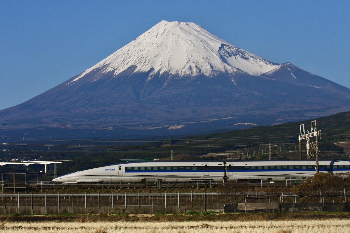 yuzu_lemon_high's tweet photo. 500系は16両編成のぞみ時代は結構狙って撮ったり乗ったりしたけど、東海道乗り入れ撤退以降はわざわざ狙ってまでは撮らなく&amp;乗らなくなった。
物語は終わり勇者は眠りにつく… https://t.co/XORgDebmGZ