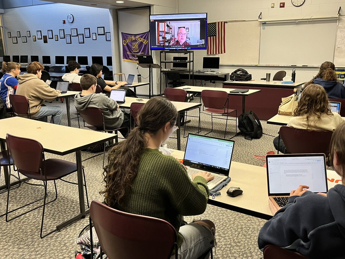 JTeacherWayne's tweet photo. A huge thank you to the one and only @dpwillis732 for talking to the @ComHS_MCVSD advanced mass media class about how to stay at the top of your game even through change in the news industry. @MsKHarmon https://t.co/Dm3AdfznJh