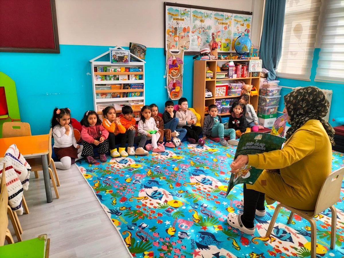 KitapVanEdremit's tweet photo. Edremit okumaya devam ediyor… 📚💐 @tcmeb @tcvanvaliligi @tcvanedremit @VanilMem @Edremit_MEM @KITAPVAN1 @mnaras https://t.co/OUilGvVnOd