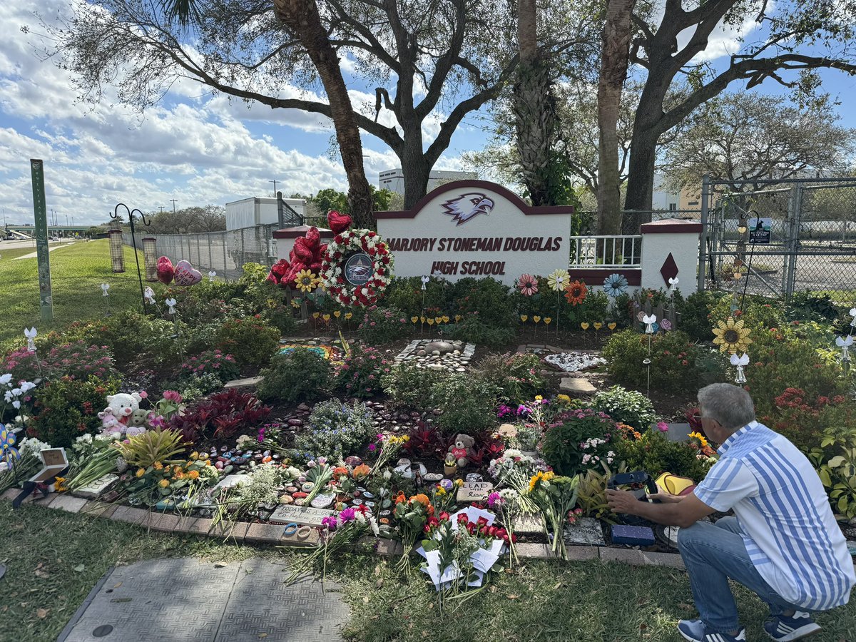 Beautiful memorial and sign of love from the community, remembering the 17 wonderful lives lost. Always #MSDStrong ❤️