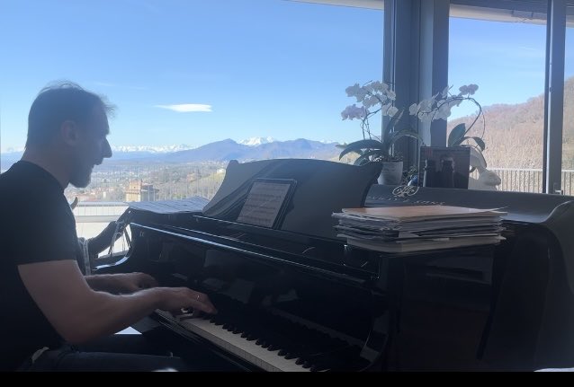 GGboeck's tweet image. …und weiter geht‘s 👨‍👩‍👧🚴‍♂️🏔️🇨🇭🎹🐈🐈-&amp;gt; ✈️
⁦@deutsche_oper⁩ #parsifal 🏆🩸✝️ #gurnemanz