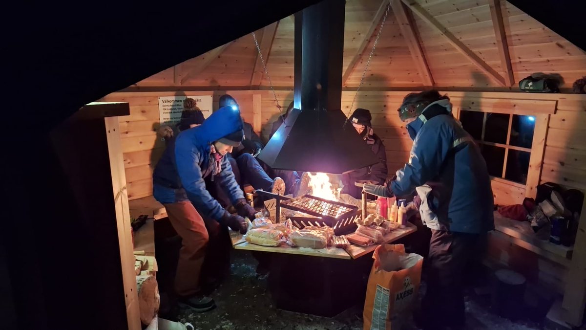 More from #Sweden! 🇸🇪

The Explorers have had an amazing time over the past couple of days with, snowmobiling, dog sledging and visiting the waterfalls and nature reserve at Storforsens. They've even been out helping to maintain the dog sledging tracks.

#scouting #skillsforlife