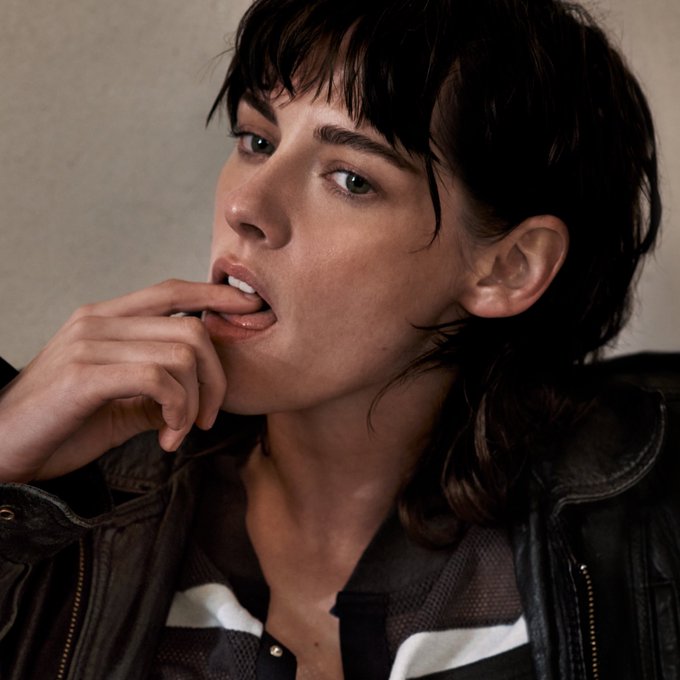 Save me white boy&hellip;. White boy save me&hellip;. https://t.co/2ainM52pqG