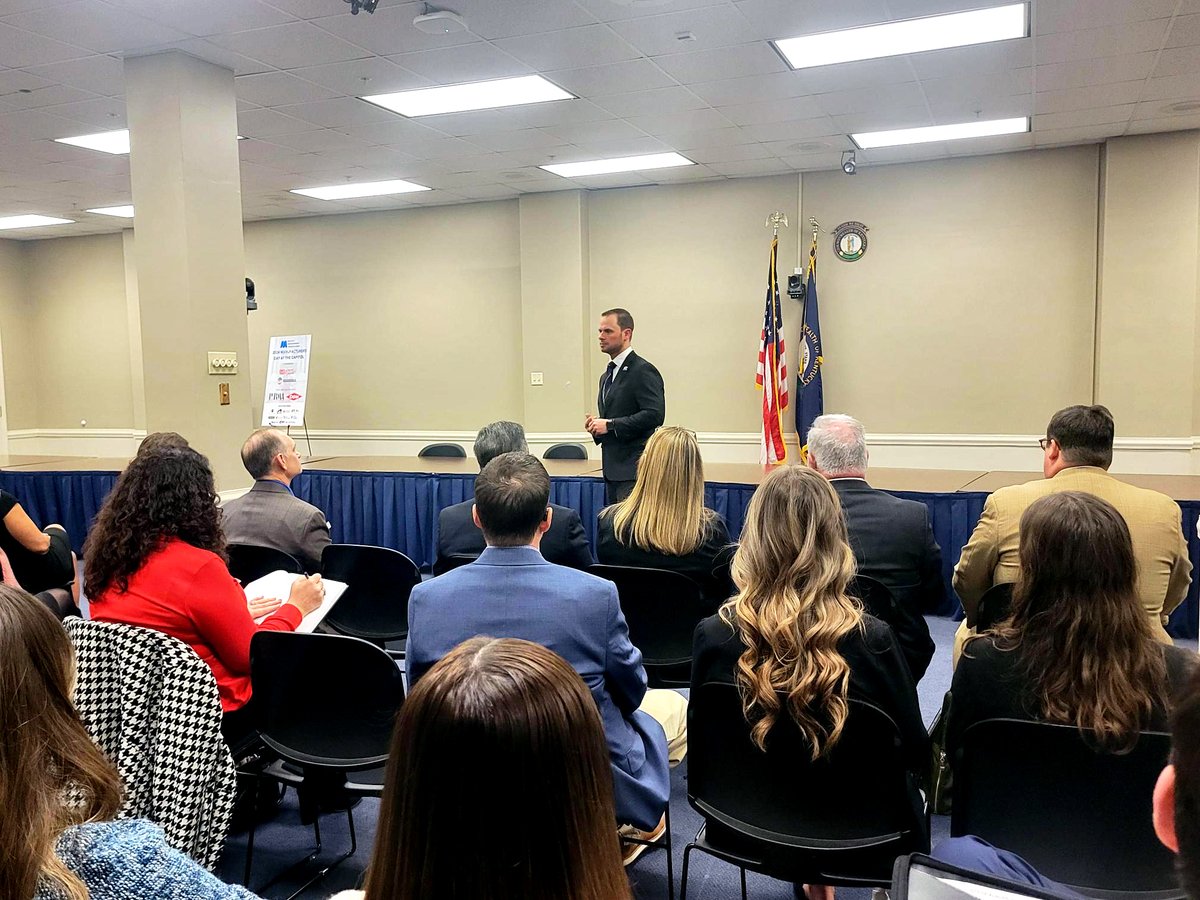 kymanufacturing's tweet photo. We're live at the Kentucky Capitol for Manufacturing Day, connecting with leaders and innovators who drive our industry forward. Stay tuned for more highlights from this exciting event. #kymfg #kam #DATC https://t.co/yer8hAR2pr