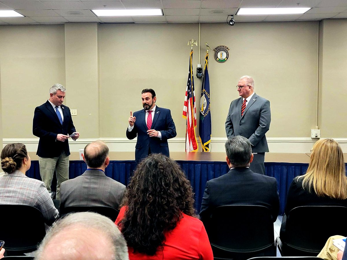 kymanufacturing's tweet photo. We're live at the Kentucky Capitol for Manufacturing Day, connecting with leaders and innovators who drive our industry forward. Stay tuned for more highlights from this exciting event. #kymfg #kam #DATC https://t.co/yer8hAR2pr