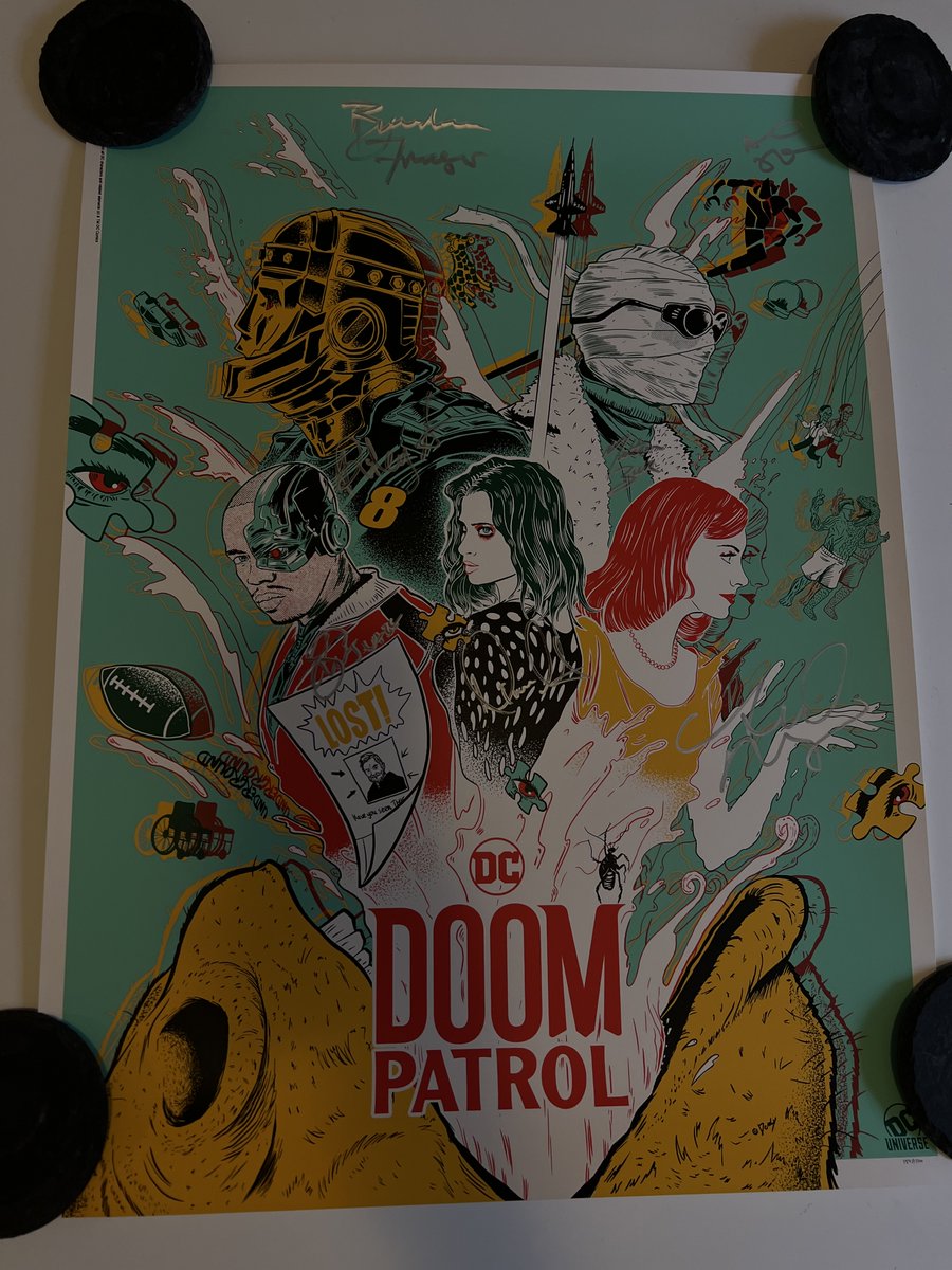 SuperChenzy's tweet photo. #DoomPatrol fans! I'm selling some one-of-a-kind goodies from my personal collection! Shipping available! DM me here or on fb if interested!  https://t.co/dAtGaz01w7 https://t.co/wpEjJDtxYE