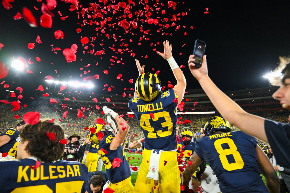 rosebowlgame tweet picture