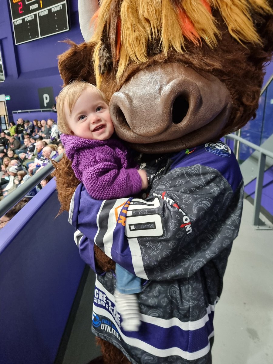 Sam_Currie's tweet photo. @Clangus00 Happy Valentines from your biggest fan, Alyssa 💜 @GCHaggis https://t.co/ZtQbURCENy