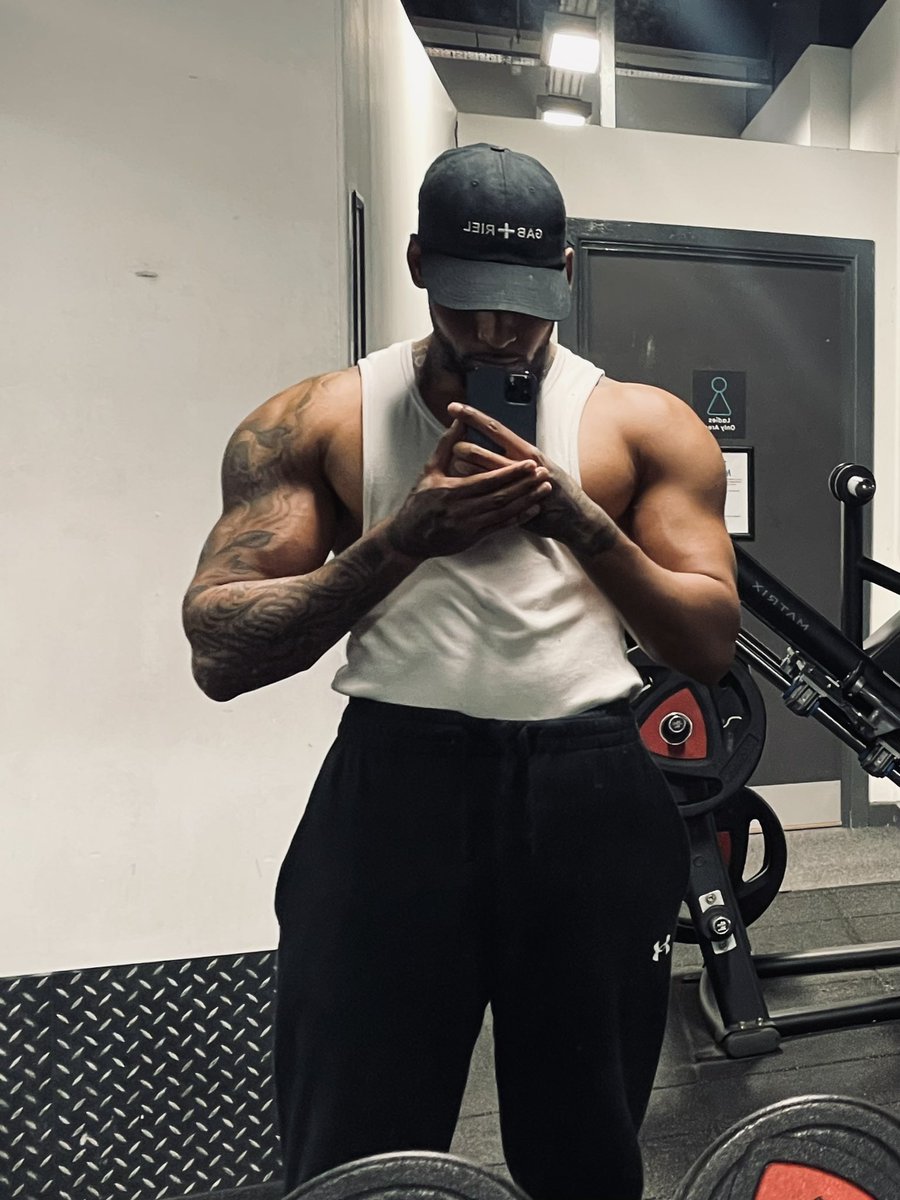 RealJustTevin's tweet image. Gym mirrors are elite 💪🏽 #gymrat #foryou