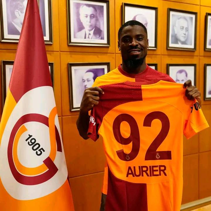 Le Latéral Ivoirien Serge Aurier s'engage Officiellement Avec le Club Galatasaray. Il rejoint zaha