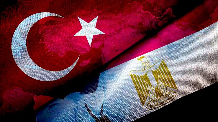 Dış politikada değişen paradigmalar, #Türkiye 🇹🇷 ve #Mısır 🇪🇬 ilişkilerini stratejik boyuta taşımaktadır. Türkiye ile Mısır arasında son dönemde yaşanan olumlu siyasi gelişmelerin sürmesi iki ülke arasında ekonomik ve ticari ilişkilerin geliştirilmesi açısından yeni ve önemli…