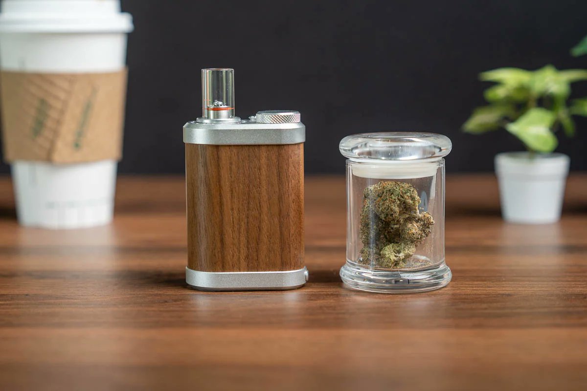 vapeguyy's tweet photo. Understanding the difference between session and on-demand vaporizers is crucial in order to select the right vape for your needs and getting good results.

My easy-to-understand guide highlights the differences, pros and cons, and benefits of session vs. on-demand vapes, aka conduction vs convection. Plus, I included my top recommendations for every category.

Check out the full guide here: https://t.co/dDHhqivBpT #Vaping101 #DryHerbVape #ConductionVsConvection #VapeGuy