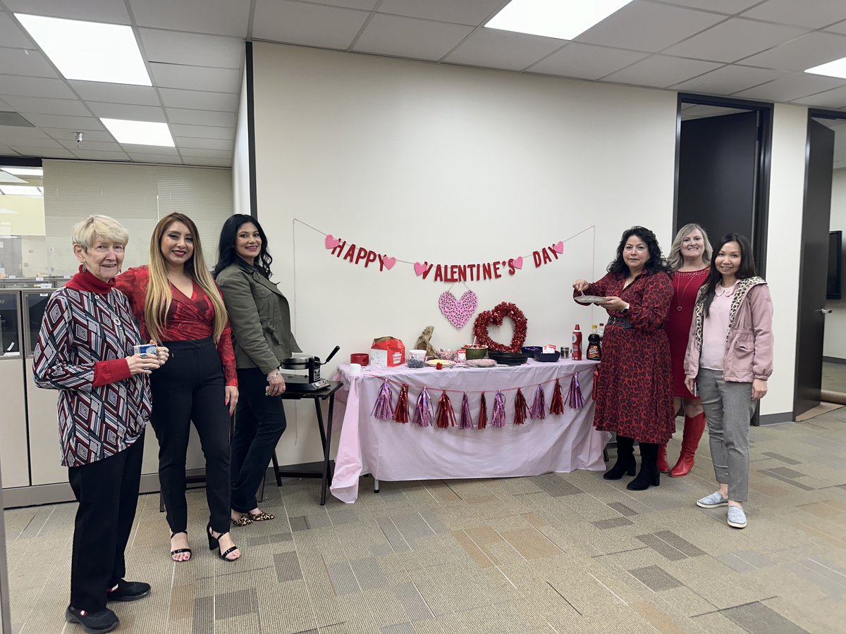 StuServAldine's tweet photo. Thanks to @Dolores91180869 Dolores Gonzales &amp; @RiveraAracely1 Aracely Rivera for lovingly serving the department Waffles &amp; Chicken for lunch today!
             🩷♥️🩷Happy Valentine's Day 🩷♥️🩷 https://t.co/rxdVJndt5z