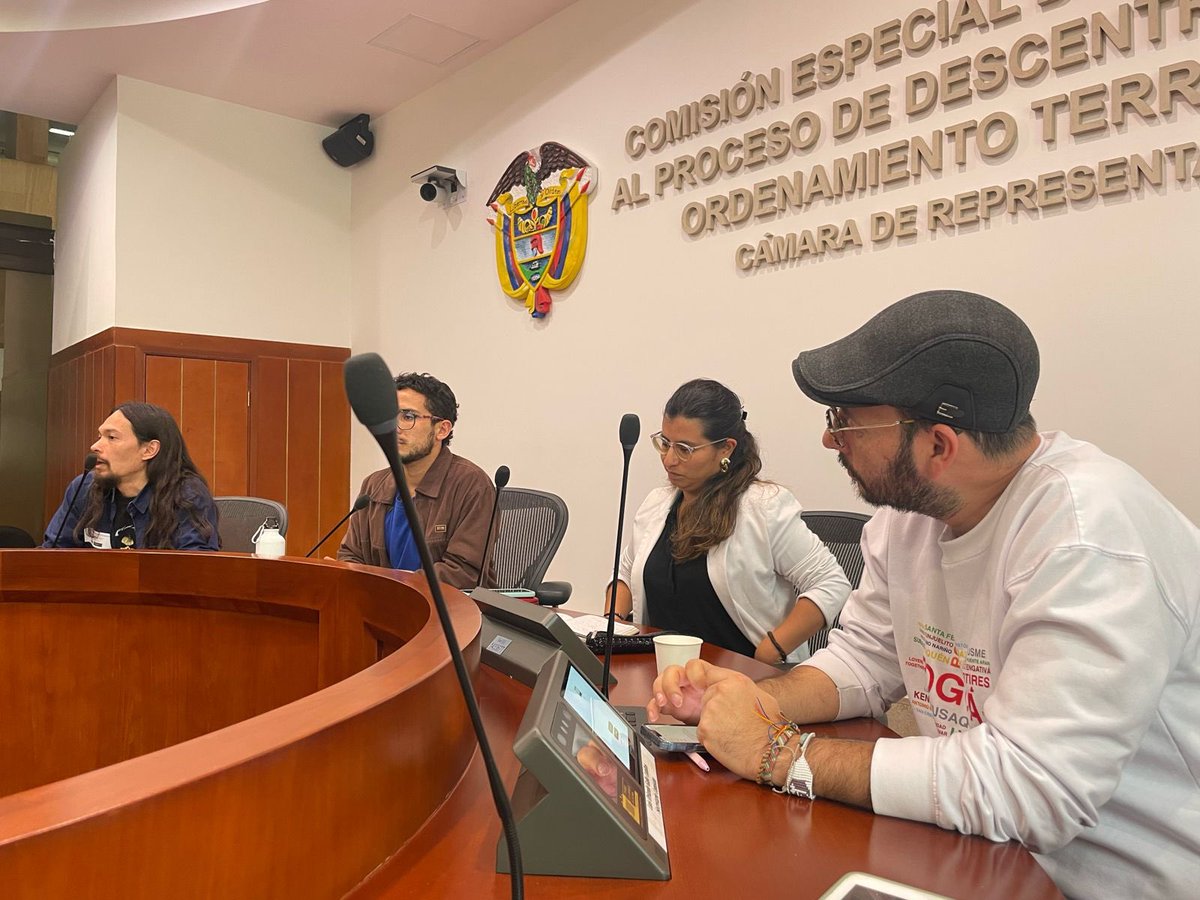 BecerraGabo's tweet photo. En este momento estamos reunidos con la senadora @AidaAvellaE y con estudiantes universitarios miembros de la Plataforma #Reune, dialogando sobre la necesidad de la #EducaciónDerechoFundamental y de unir esfuerzos para construir una a nueva ley de Educación Superior. https://t.co/FVASz9SaXz