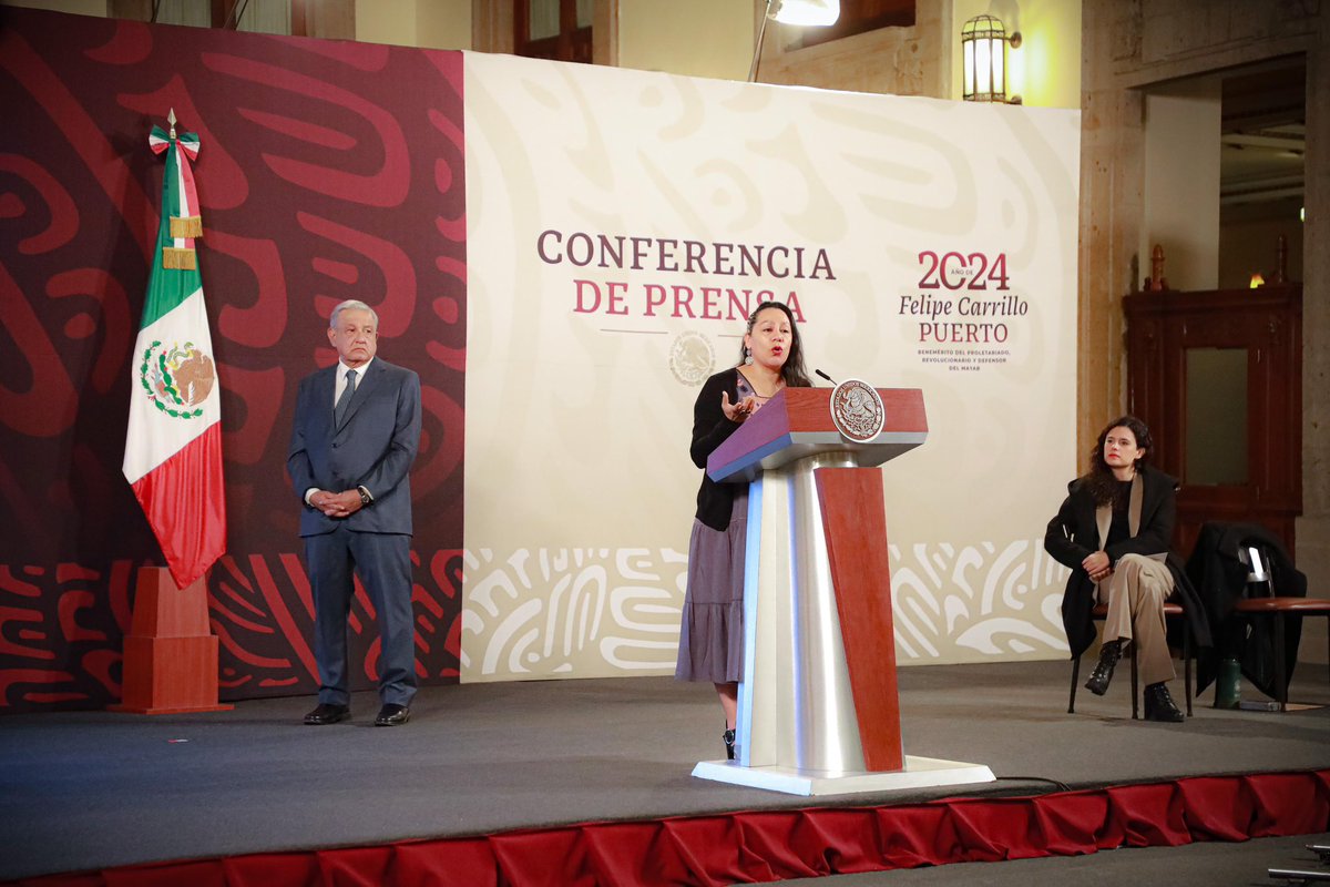 Mary_Luisa_AG's tweet photo. Hoy en la #ConferenciaMatutina del presidente @lopezobrador_ presentamos las iniciativas de #ReformasConstitucionales en materia de medio ambiente: 

🌽 Prohibición del maíz transgénico.  
💧 Derecho humano al agua.  
🔨 No más minería a cielo abierto, no más fracking.
🐾 Protección a los animales.

Proponemos devolverle a la Constitución su carácter social, que asegure la sustentabilidad ambiental y el futuro del pueblo de México.

Les cuento más: