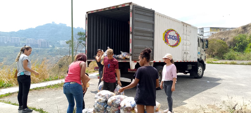 LogicasaOficial's tweet photo. #14Feb || #Logicasa es la Empresa pionera en ofrecer servicios logísticos, por ello, seguimos fortaleciendo el Plan de la Nación de Distribución de Alimentos, garantizando el despliegue de nuestra flota vehicular para cumplir con la #MisiónAlimentación.
#VenezuelaDeAmor ❤️ https://t.co/ViVfpH4Hzc