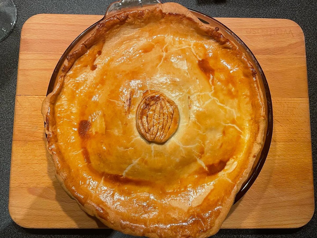 adrianpgibson's tweet photo. No Valentines here as usual so I made myself a pie β¦ Cheese and onion, a first for me. Not the prettiest but really tasty π₯§π§π§
#happyvalentines #iambaking #cheeseandonion #pie #tasty #homecooking https://t.co/eEp5Vm1I38