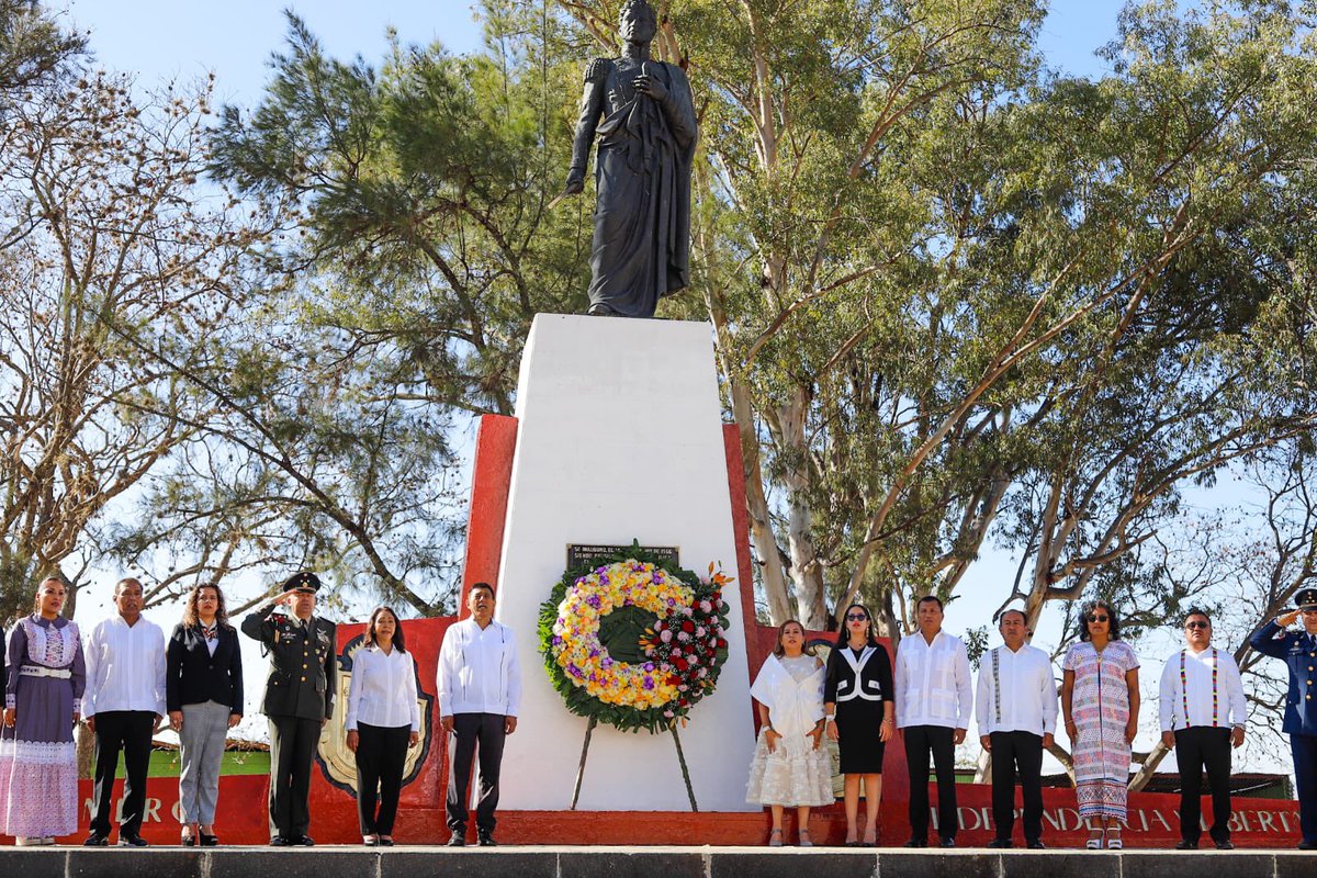 marianabenitezt's tweet photo. Asistí a la Ceremonia Cívica por el CXCIII Aniversario Luctuoso del General Vicente Guerrero Saldaña, encabezada por el Gobernador del Estado. (@salomonj)

Agradezco el recibimiento del Presidente Municipal, Javier Moreno Colmenares (@JavierMorenc), con quien realizamos un recorrido por el Ex Convento para conocer su amplia historia.

#OaxacaEnMarcha
#Oaxaca
