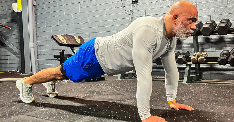 CR_UK's tweet photo. 100 push-ups a day = strength
30 days in a row = consistency 
3000 push-ups in April = life-saving research 
Sign up for this challenge now and be a part of something bigger. We’ll send you a free t-shirt to wear to show your support.