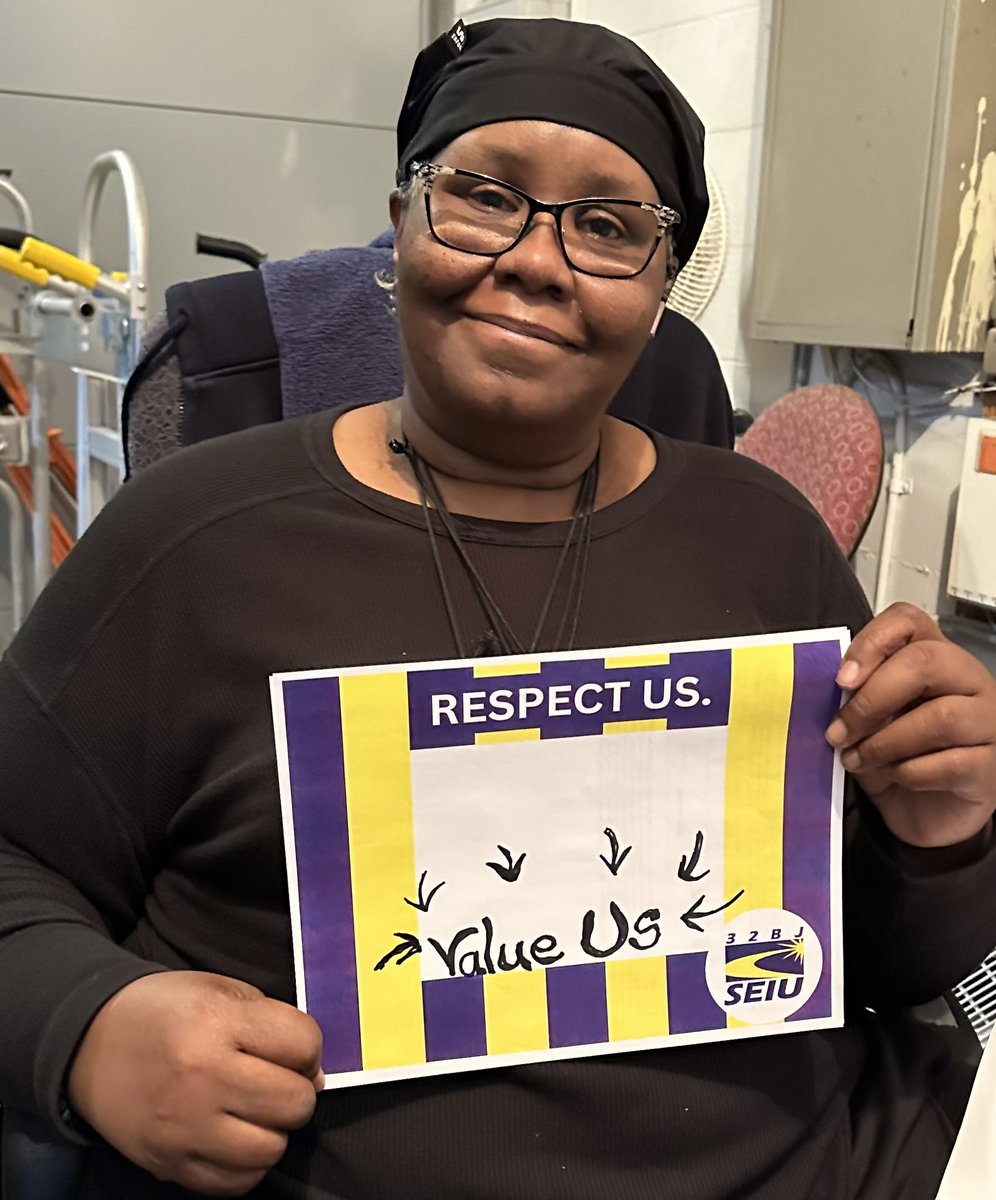 32BJKentucky's tweet photo. Dear @KyLegislature: 

Roses are red ❤️
Violets are blue 
We deserve raises for all that we do! 

Investing in public education means investing in workers. #UnionsForAll #1u https://t.co/CebYHLoexJ