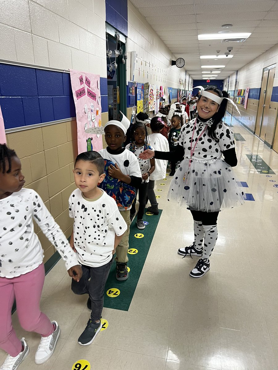 Who let the dogs out?!? Celebrating 101 days with our favorite Dalmatians! @lorimshaw @mrsfeldt5 @MsAGarza @Nabbott_teach @AMGuerra96 @MsK_Villarreal @Mrs_KellyDaniel