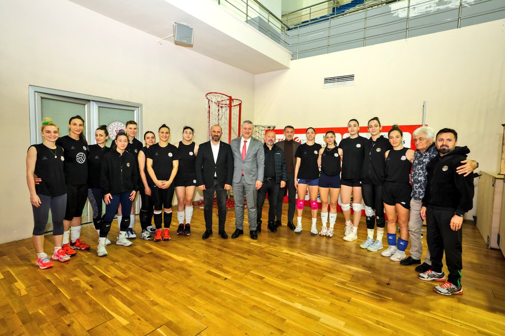 omerbkts's tweet photo. Bugün yoğun programlarından vakit ayırarak  ziyaretleri, iyi dilek temennileri ile bizlere moral, güç veren Serdivan Belediye Başkan Adayı Osman Çelik'e teşekkür eder, çalışmalarında başarılar dileriz. 
@VoleybolSakarya 
@osmancelikSRD https://t.co/jpQ9N42Nvz