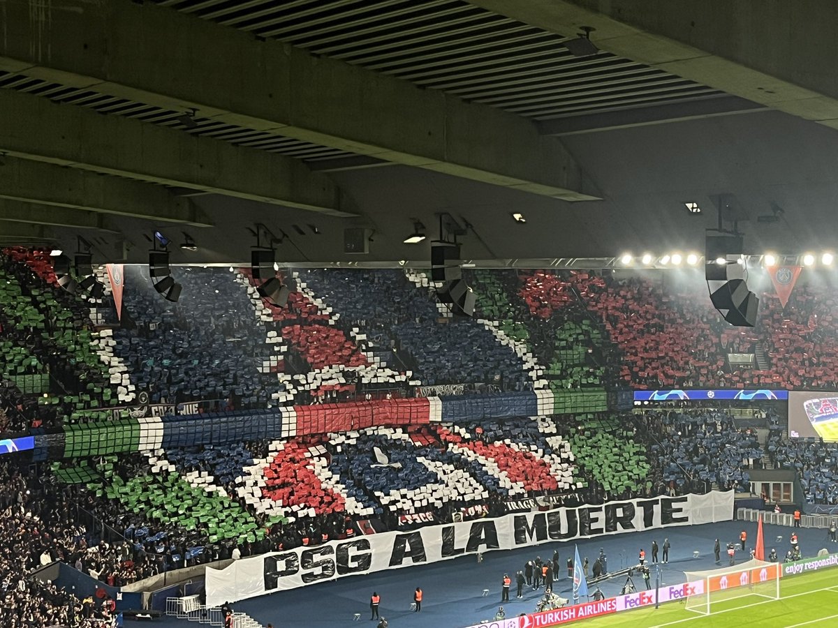 ActuFoot_'s tweet photo. « LE PSG A LA MUERTE »

Le tifo au Parc. 🔴🔵

📸 @ArthurPerrot https://t.co/6oVQ98pPOk