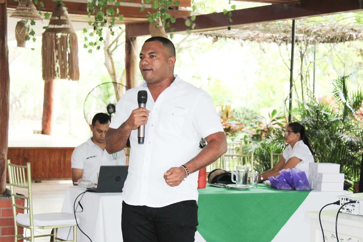 Unicordoba_Col's tweet image. #UnicórdobaTeCuenta. Enriquecedor y participativo fue el encuentro del rector de esta alma mater, @JTorresOviedo, con los docentes ocasionales de la Institución, tras sostener un diálogo respetuoso, en el que se escucharon sus inquietudes y propuestas.