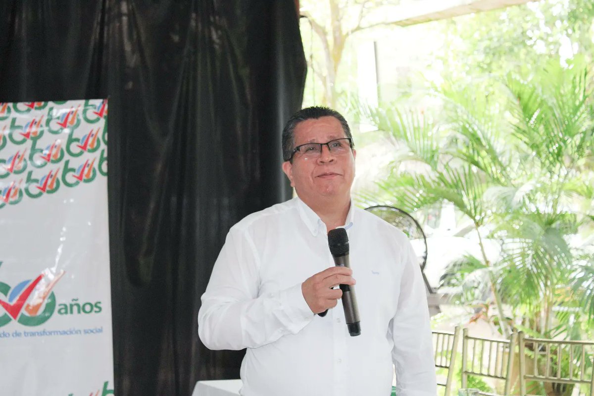 Unicordoba_Col's tweet image. Los profesores reafirman su compromiso de seguir avanzando hacia la construcción de la excelencia educativa y el desarrollo integral de nuestros estudiantes.