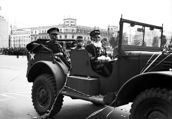Este hombre que se aprecia en las fotografías fue el Sargento Corneta Manuel de la Rosa, veterano de la Guerra de Reforma de la batalla del 5 de mayo, y de la Intervención Francesa. Manuel también estuvo presente en el sitio de Puebla de 1863, en el sitio de Querétaro de 1867 con