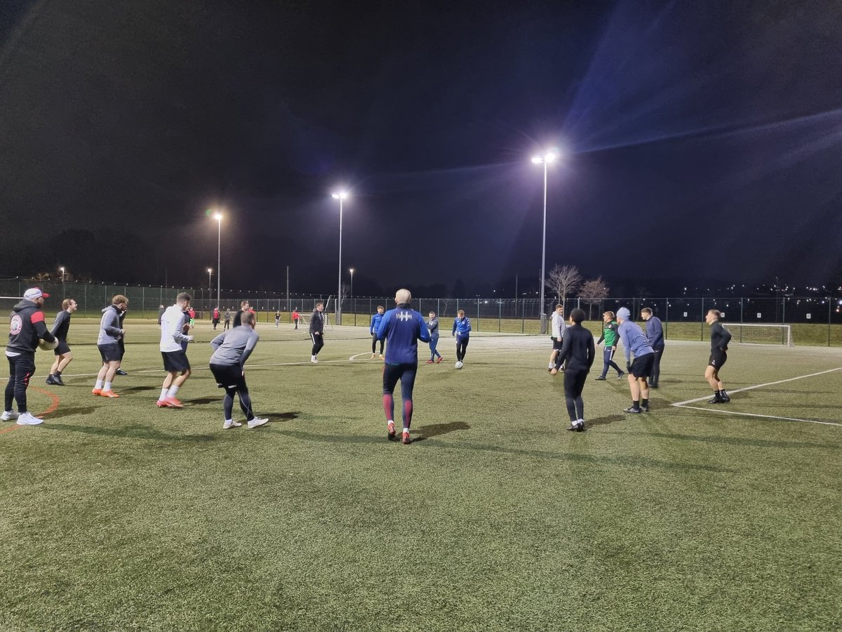 WorsbroughBFC's tweet photo. Fantastic numbers, effort &amp; workrate from the lads tonight as we prepare for a massive test on Saturday at home at the @trainedsocials Stadium against Beverley Town.

Ready to go, let's hope the weather is good to us ⚽

Get down &amp; #BackTheBriggers https://t.co/HfP49LIQ6u